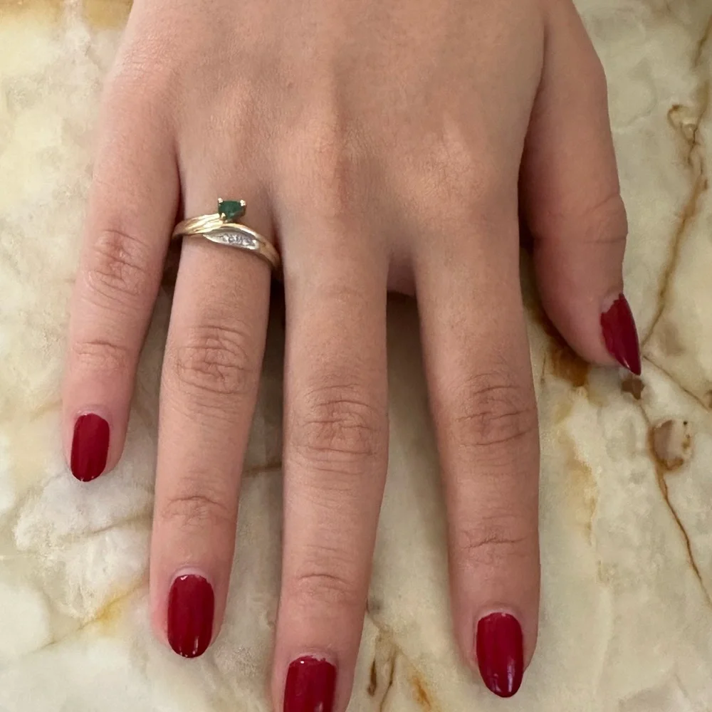 14k real solid gold real  emerald real Diamonds ring